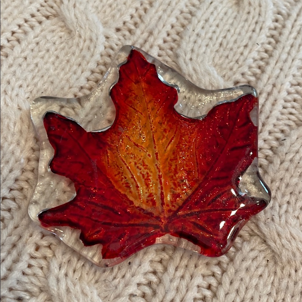 Red Glass Votive/tea light Candle Holder and Pressed glass poinsettia/leaf - Picture 5 of 11